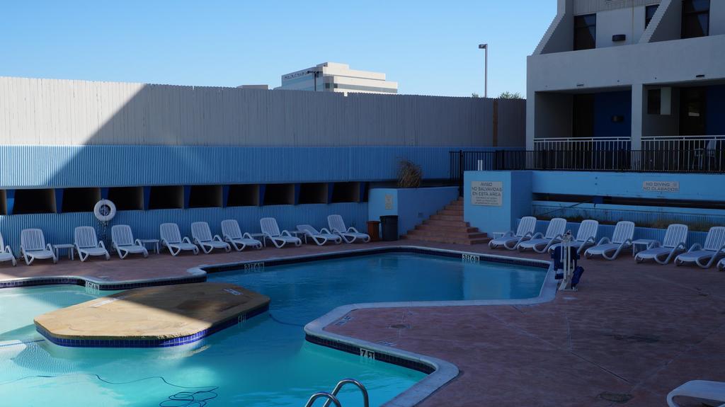 Love Field Hotel & Suites Dallas Eksteriør bilde