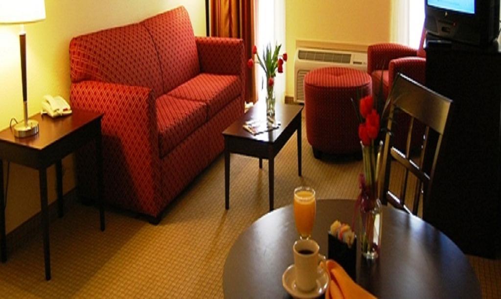 Love Field Hotel & Suites Dallas Eksteriør bilde