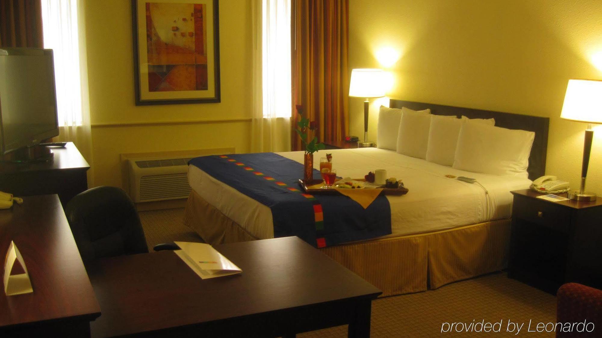 Love Field Hotel & Suites Dallas Eksteriør bilde